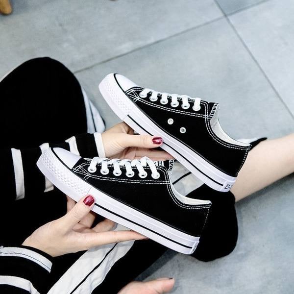 Casual αθλητικά παπούτσια με επίπεδη σόλα και επιγραφή για γυναίκες