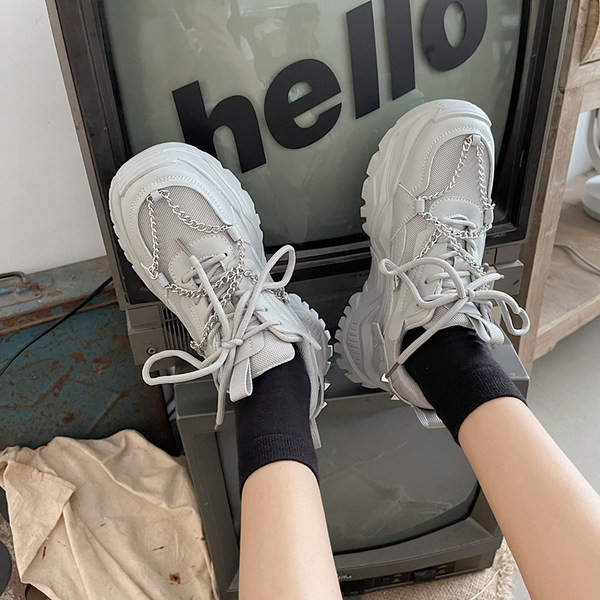 Γυναικεία casual αθλητικά παπούτσια με κορδόνια και μεταλλικά στοιχεία
