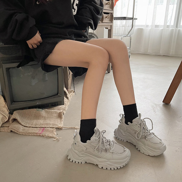 Γυναικεία casual αθλητικά παπούτσια με κορδόνια και μεταλλικά στοιχεία