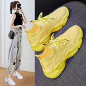 Γυναικεία αθλητικά παπούτσια από ύφασμα με επιγραφή και κορδόνια - τραχιά σόλα