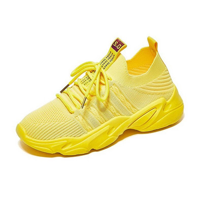 Γυναικεία αθλητικά παπούτσια από ύφασμα με επιγραφή και κορδόνια - τραχιά σόλα