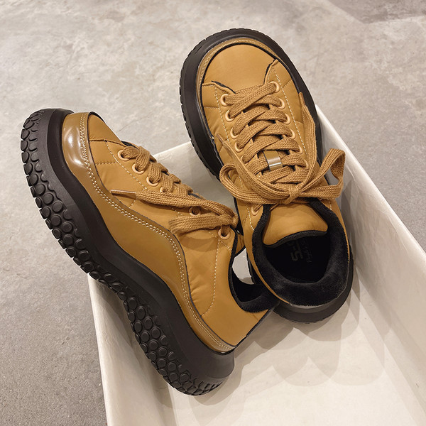 Γυναικεία χειμερινά αθλητικά παπούτσια με τραχιά σόλα