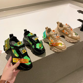 Πολύχρωμα γυναικεία αθλητικά παπούτσια με τρισδιάστατα στοιχεία