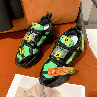 Πολύχρωμα γυναικεία αθλητικά παπούτσια με τρισδιάστατα στοιχεία