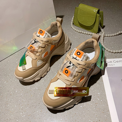 Πολύχρωμα γυναικεία αθλητικά παπούτσια με τρισδιάστατα στοιχεία