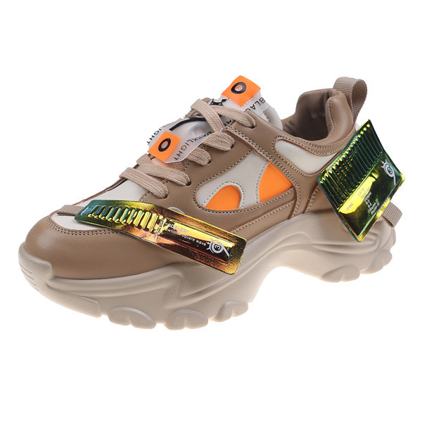 Πολύχρωμα γυναικεία αθλητικά παπούτσια με τρισδιάστατα στοιχεία