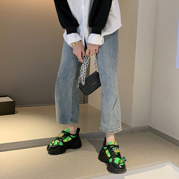 Πολύχρωμα γυναικεία αθλητικά παπούτσια με τρισδιάστατα στοιχεία