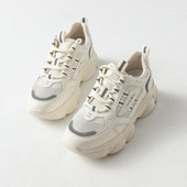 Μοντέρνα αθλητικά παπούτσια με τραχιά σόλα για γυναίκες