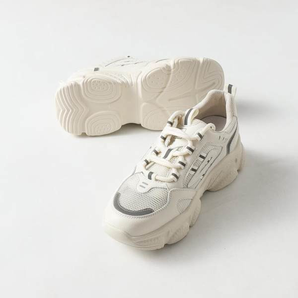 Μοντέρνα αθλητικά παπούτσια με τραχιά σόλα για γυναίκες