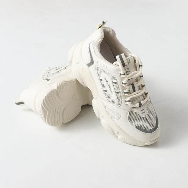 Μοντέρνα αθλητικά παπούτσια με τραχιά σόλα για γυναίκες