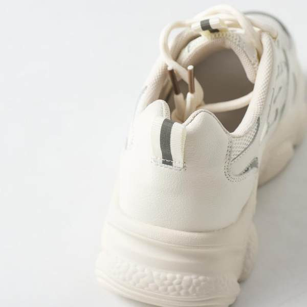 Μοντέρνα αθλητικά παπούτσια με τραχιά σόλα για γυναίκες