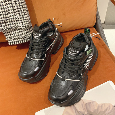 Γυναικεία αθλητικά παπούτσια με τραχιά σόλα σε μαύρο και καφέ χρώμα