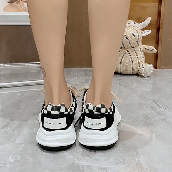 Γυναικεία καρό αθλητικά παπούτσια με επίπεδη σόλα και κορδόνια