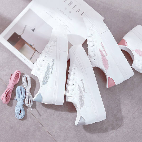 Ženske casual tenisice s izvezenim natpisom i vezicama