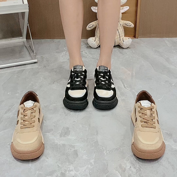 Γυναικεία αθλητικά παπούτσια από τεχνητό σουέντ και κορδόνια