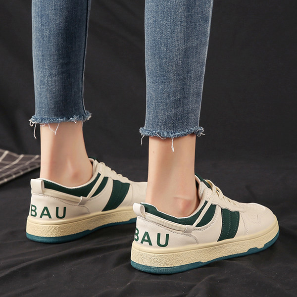 Νέο μοντέλο γυναικεία αθλητικά  παπούτσια με επίπεδη σόλα