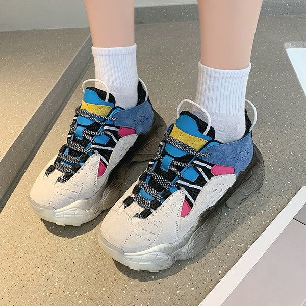 Μοντέρνα γυναικεία αθλητικά παπούτσια με κορδόνια και ψηλή σόλα