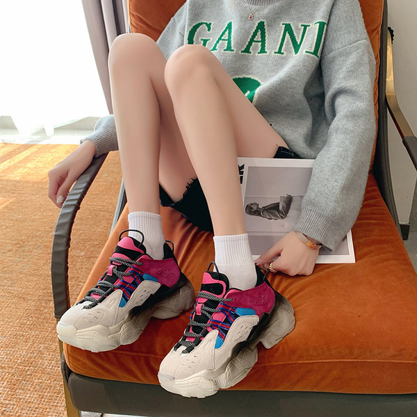 Μοντέρνα γυναικεία αθλητικά παπούτσια με κορδόνια και ψηλή σόλα