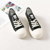 Αθλητικά   παπούτσια με κορδόνια για γυναίκες