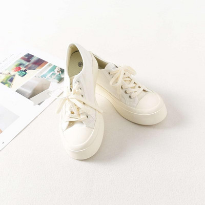 Αθλητικά   παπούτσια με κορδόνια για γυναίκες