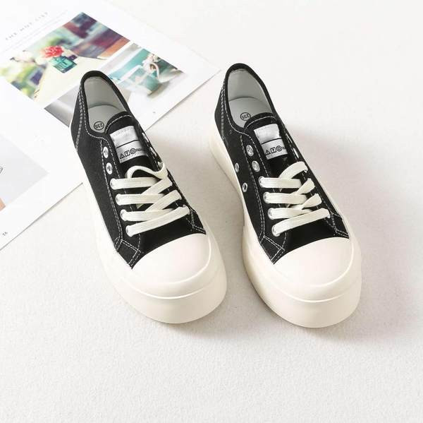 Αθλητικά   παπούτσια με κορδόνια για γυναίκες