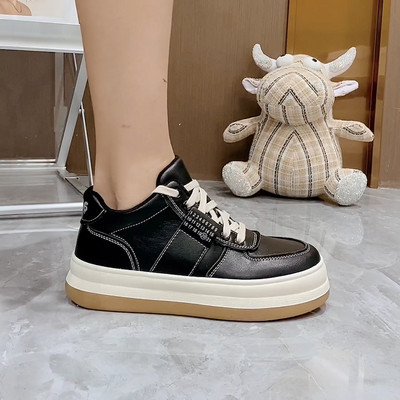 Γυναικεία αθλητικά παπούτσια από faux δέρμα