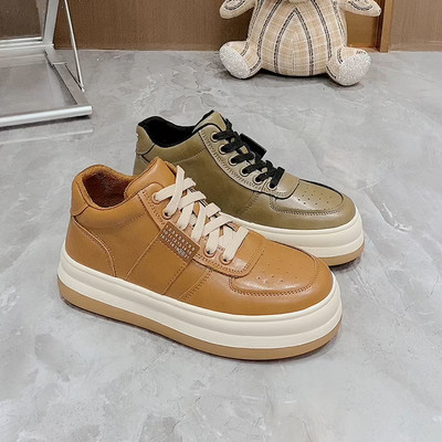 Γυναικεία αθλητικά παπούτσια από faux δέρμα