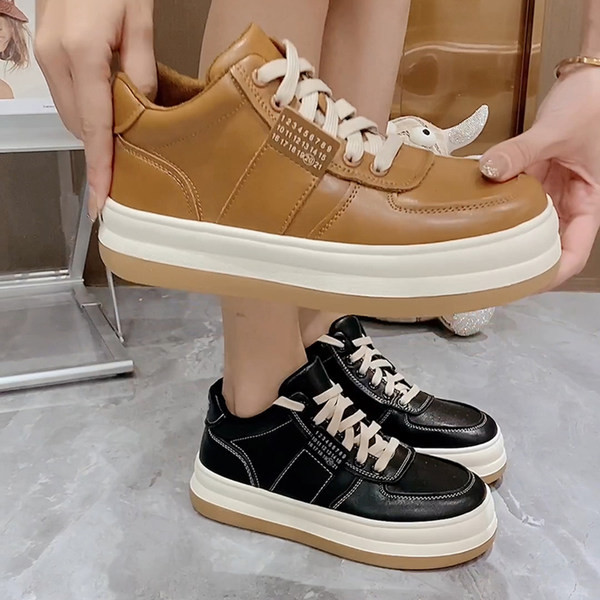 Γυναικεία αθλητικά παπούτσια από faux δέρμα