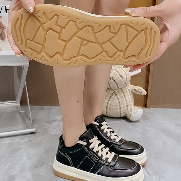 Γυναικεία αθλητικά παπούτσια από faux δέρμα