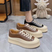 Κομψά γυναικεία αθλητικά παπούτσια σε καφέ και μαύρο χρώμα