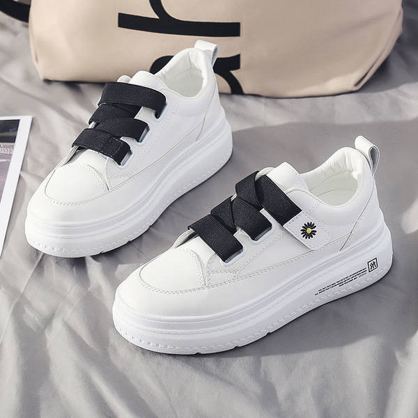 Γυναικεία αθλητικά παπούτσια με χρωματιστά κορδόνια,  velcro και κέντημα