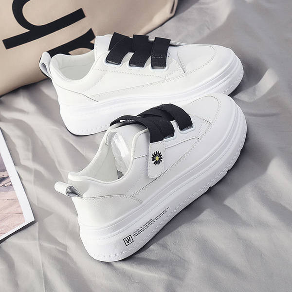 Γυναικεία αθλητικά παπούτσια με χρωματιστά κορδόνια,  velcro και κέντημα