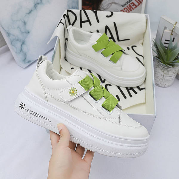 Γυναικεία αθλητικά παπούτσια με χρωματιστά κορδόνια,  velcro και κέντημα