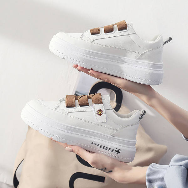 Γυναικεία αθλητικά παπούτσια με χρωματιστά κορδόνια,  velcro και κέντημα