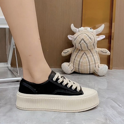 Γυναικεία casual αθλητικά παπούτσια με κορδόνια και επίπεδη σόλα - δύο χρώματα