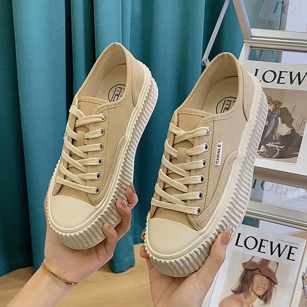 Γυναικεία casual αθλητικά παπούτσια με κορδόνια και επίπεδη σόλα - δύο χρώματα