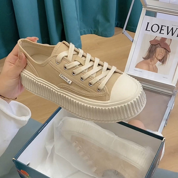 Γυναικεία casual αθλητικά παπούτσια με κορδόνια και επίπεδη σόλα - δύο χρώματα