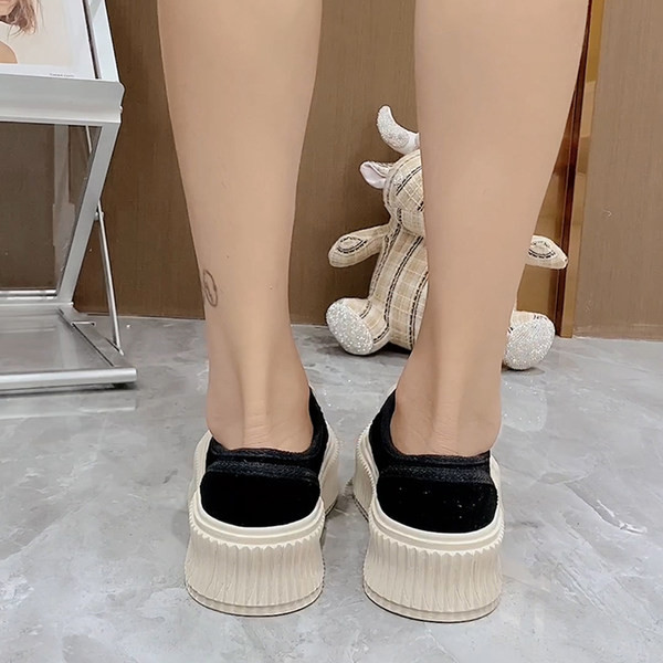 Γυναικεία casual αθλητικά παπούτσια με κορδόνια και επίπεδη σόλα - δύο χρώματα