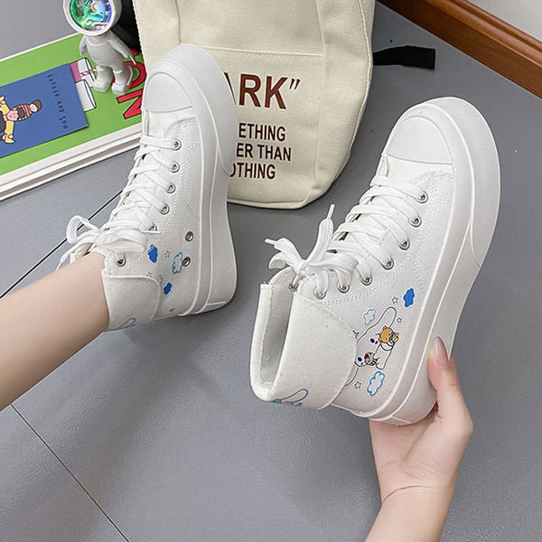 Γυναικεία αθλητικά παπούτσια από οικολογικό δέρμα με απλικέ