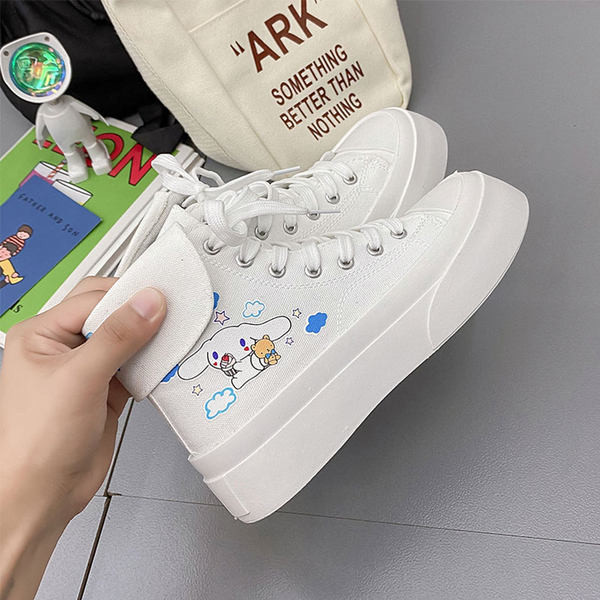 Γυναικεία αθλητικά παπούτσια από οικολογικό δέρμα με απλικέ