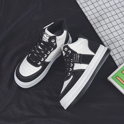 Novi model tenisica od umjetne kože sa ravnim đonom