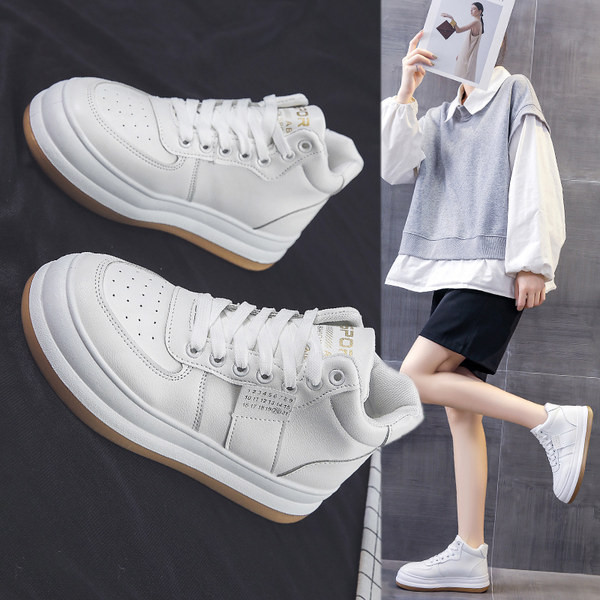 Novi model tenisica od umjetne kože sa ravnim đonom