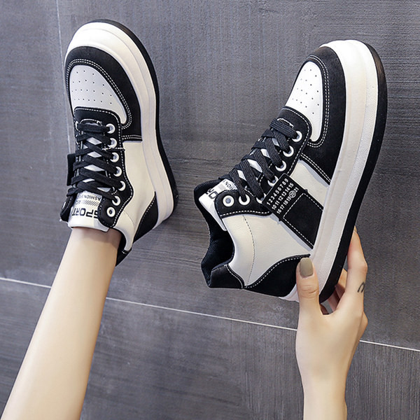 Novi model tenisica od umjetne kože sa ravnim đonom