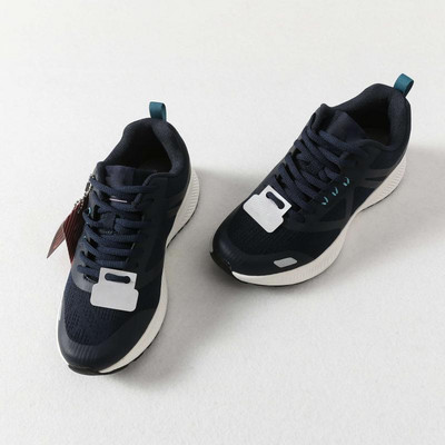 Αθλητικά πάνινα παπούτσια για γυναίκες - για σπορ και καθημερινή ζωή