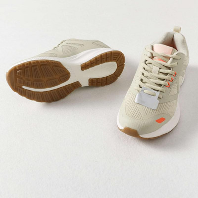 Αθλητικά πάνινα παπούτσια για γυναίκες - για σπορ και καθημερινή ζωή