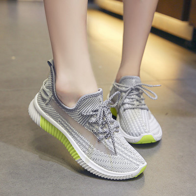 Γυναικεία υφασμάτινα αθλητικά παπούτσια με επίπεδη σόλα και κορδόνια