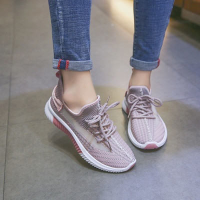 Γυναικεία υφασμάτινα αθλητικά παπούτσια με επίπεδη σόλα και κορδόνια