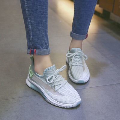 Γυναικεία υφασμάτινα αθλητικά παπούτσια με επίπεδη σόλα και κορδόνια