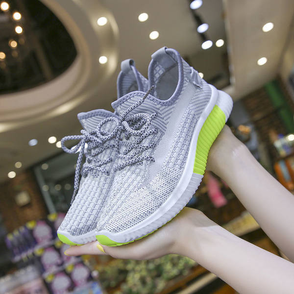 Γυναικεία υφασμάτινα αθλητικά παπούτσια με επίπεδη σόλα και κορδόνια