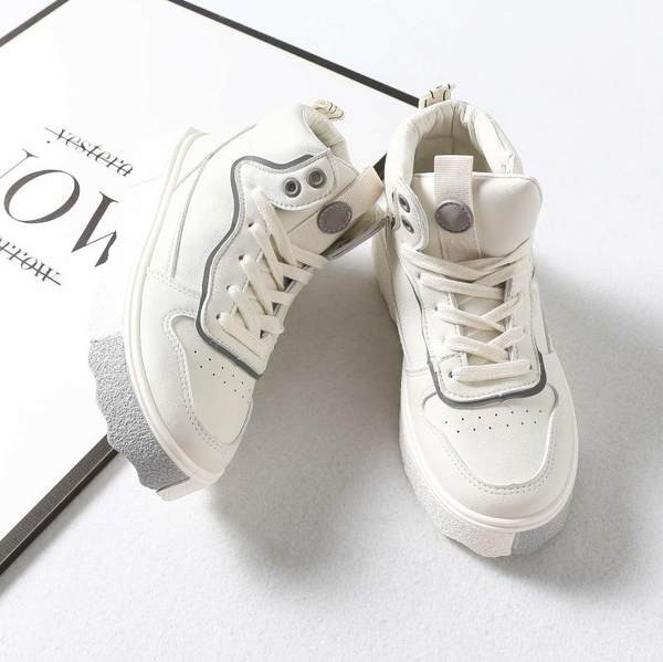 Φθινοπωρινά ψηλά αθλητικά παπούτσια από οικολογικό δέρμα με κορδόνια